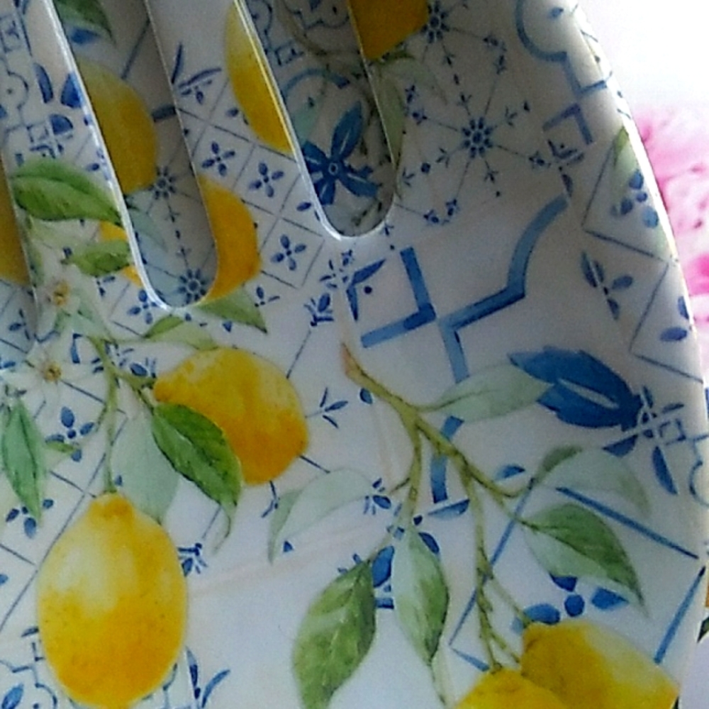 Lemon print melamine salad serving utensils set - Picture 2 of 3